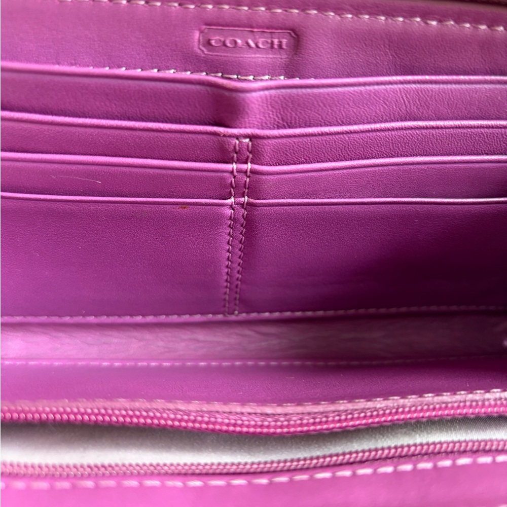Coach Chelsea Collection Wristlet Clutch with hangtag
🎉Host Pick🎉 - Picture 3 of 11